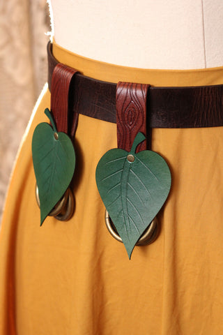 Wood Grain Skirt Hikes with Green Leaves (Set of Two)