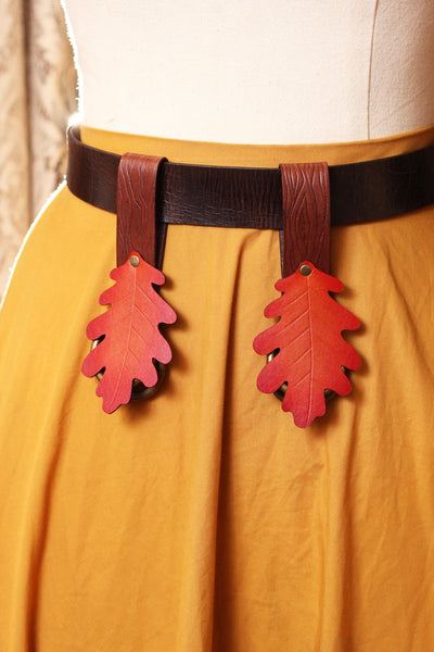 Wood Grain Skirt Hikes with Autumn Oak Leaves (Set of Two)