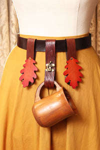 Wood Grain Tankard Holder and Oak Leaf Skirt Hike Accessory Set