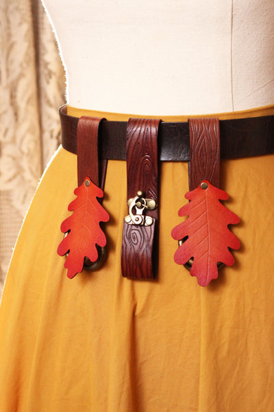 Wood Grain Tankard Holder and Oak Leaf Skirt Hike Accessory Set