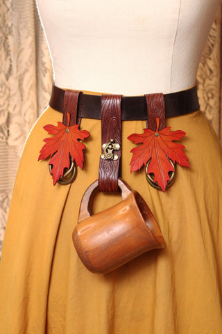 Wood Grain Tankard Holder and Autumn Maple Leaf Accessory Set