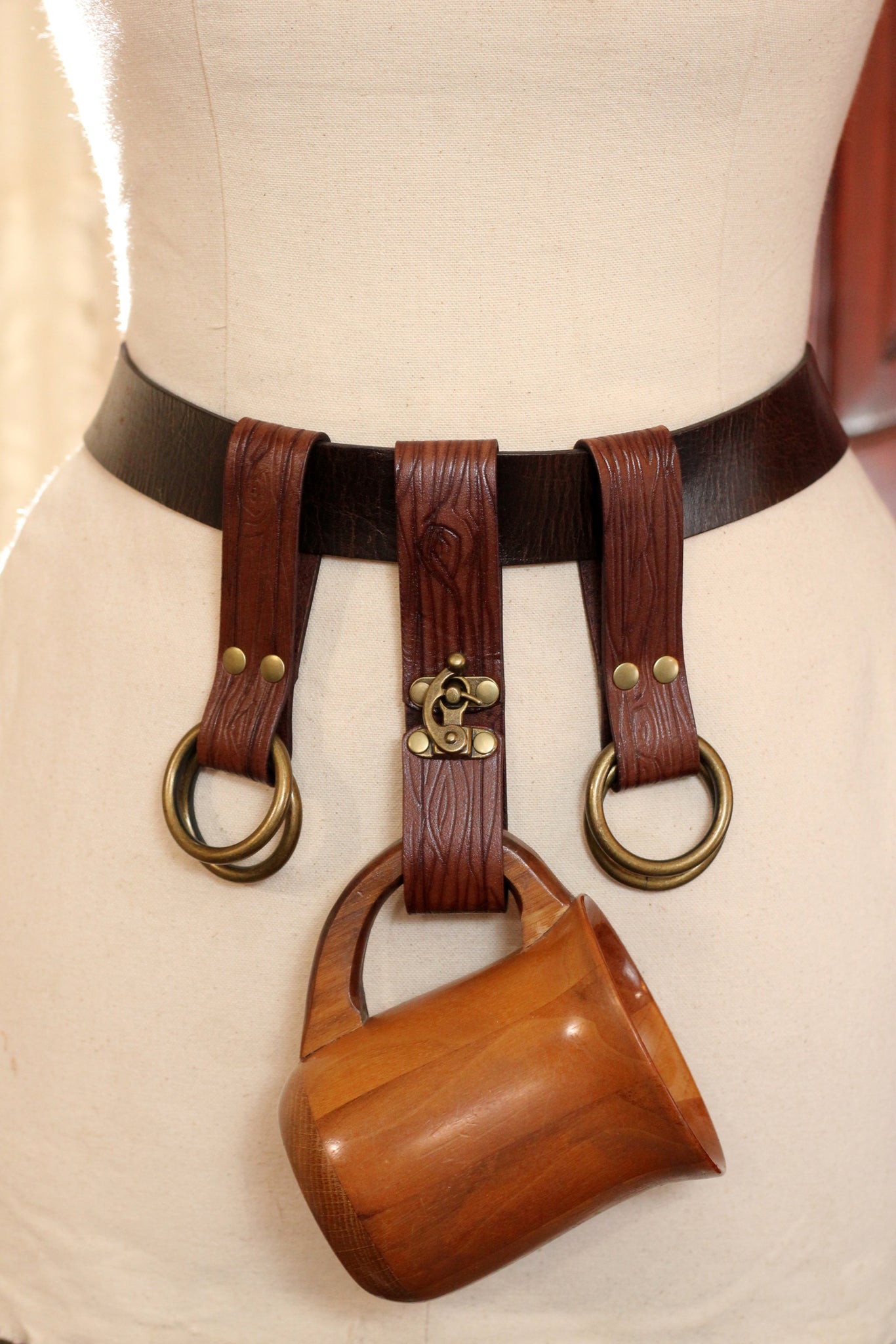 Wood Grain Tankard Holder and Skirt Hike Accessory Set